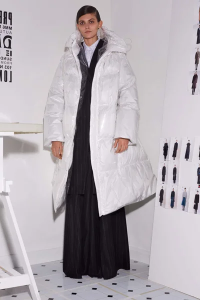 Look 16